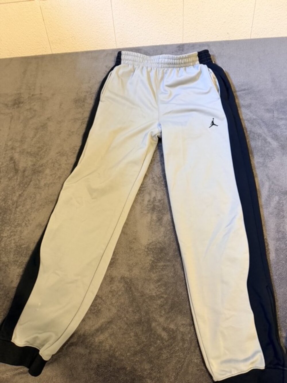 Jordan Men's Gray Track Pants Black Side Panels Jumpman Logo Size L